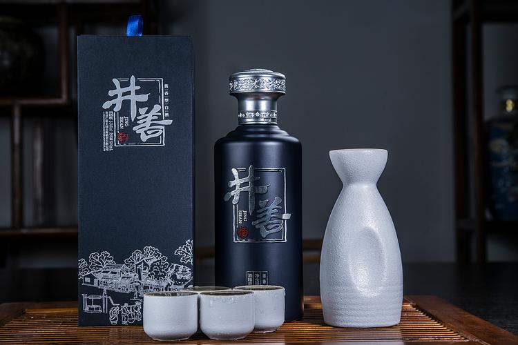 光影黔酿 贵阳白酒产品摄影的艺术与实践