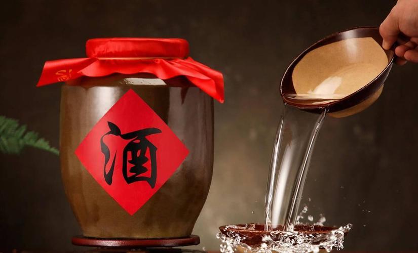 白酒再次成为焦点!医生忠告:老年人喝白酒的时候,要注意这4点
